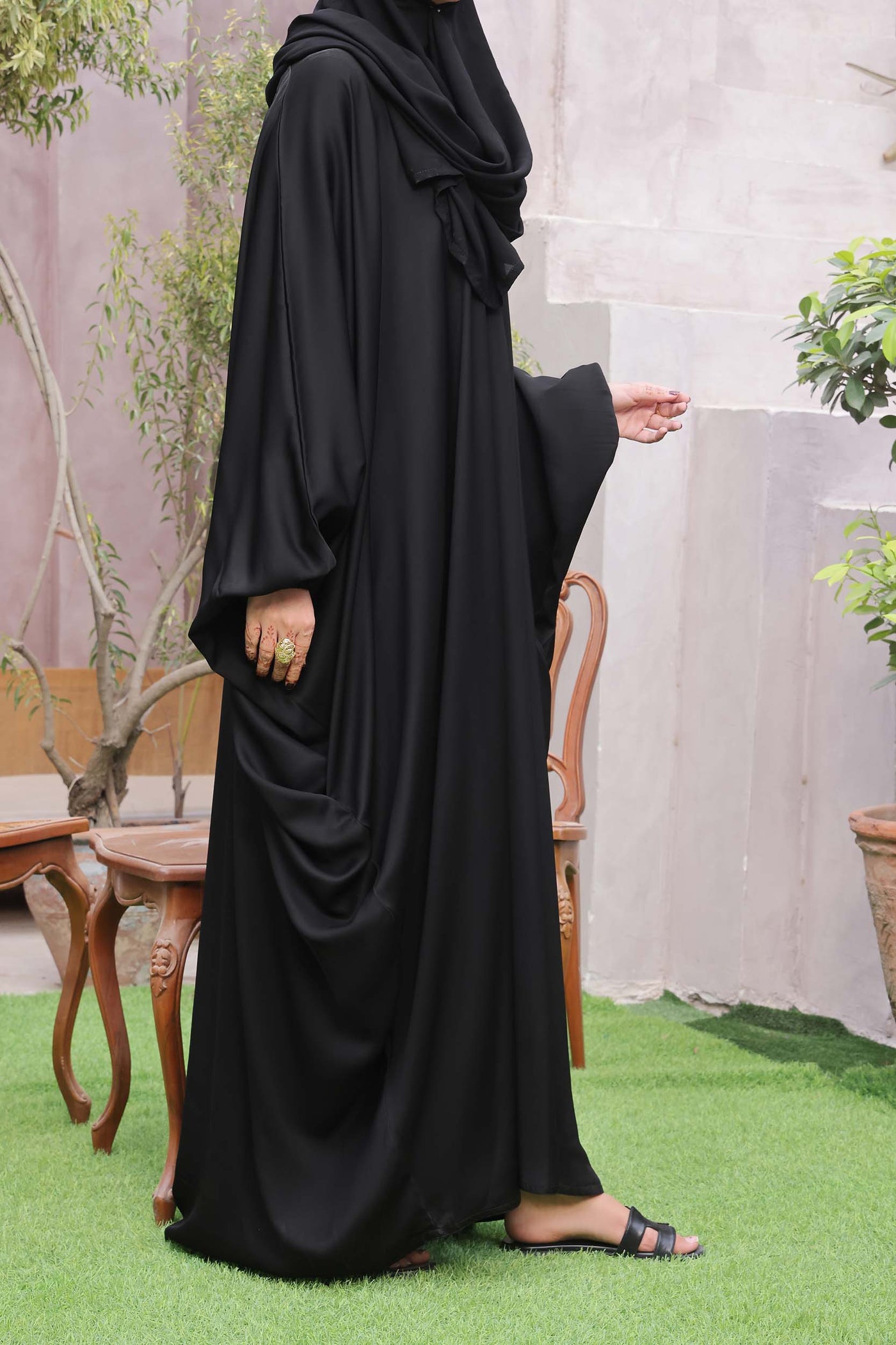 Eshaal | Black