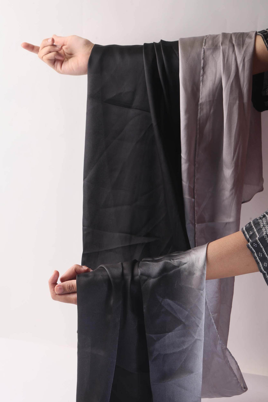 Silk 2 Tone L.Grey & Black - Al-Deebaj